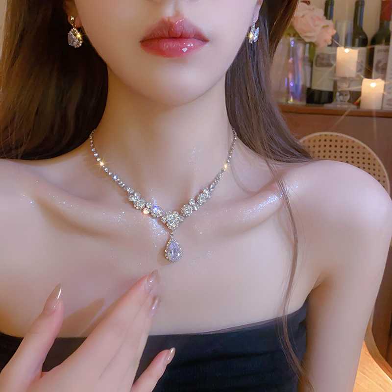 結婚式 アクセサリー 優美な雫モチーフ ウェディングネックレス