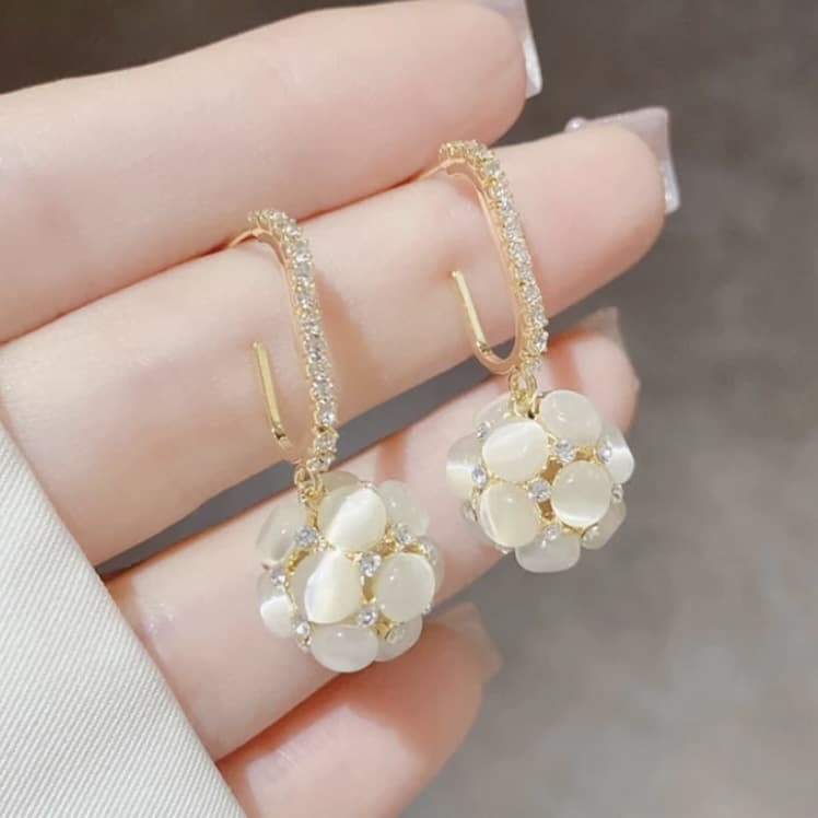 結婚式 アクセサリー 揺れる小花のきらめきピアス