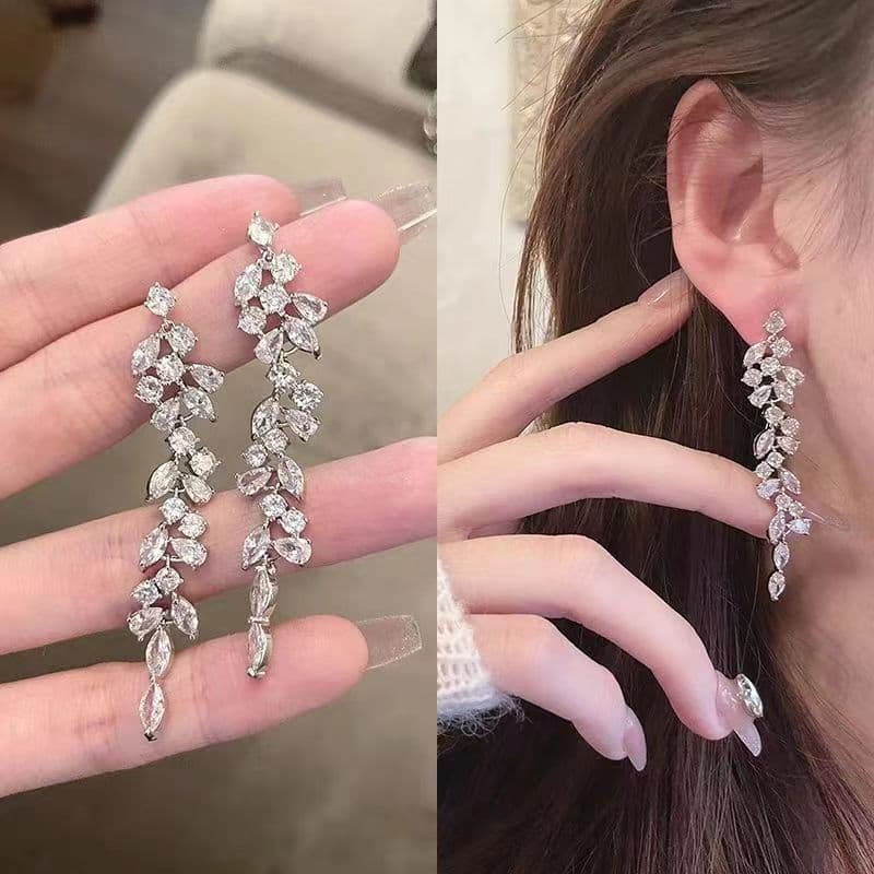 結婚式 アクセサリー 上品な結晶のしずく ゆらめきピアス