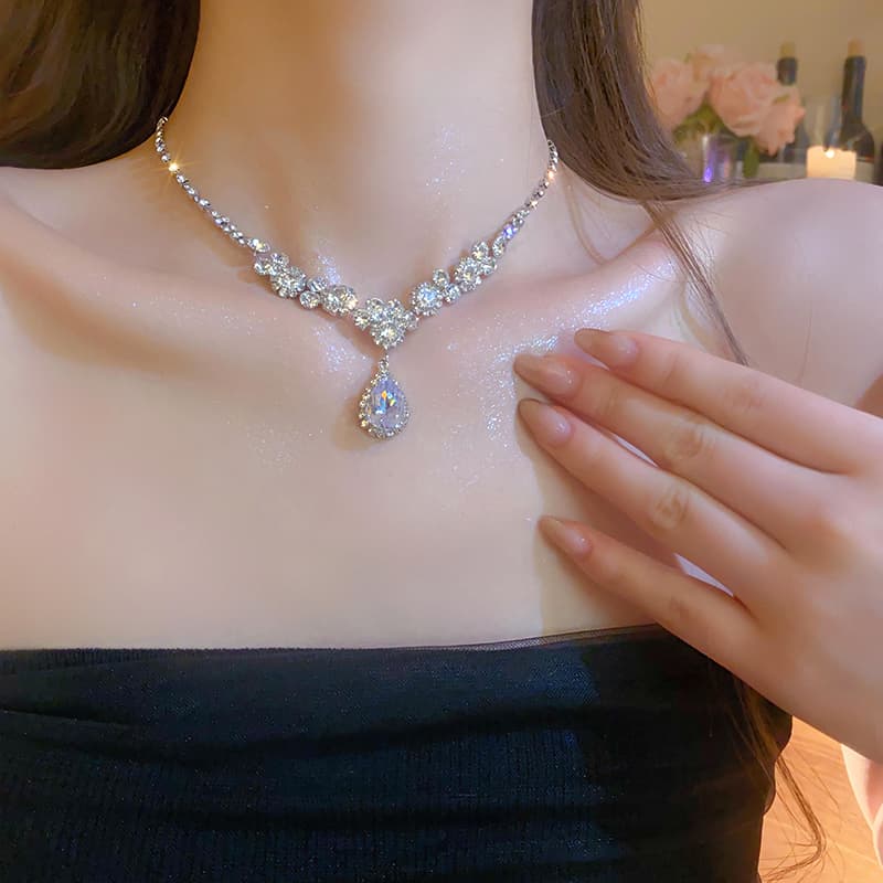 結婚式 アクセサリー 優美な雫モチーフ ウェディングネックレス