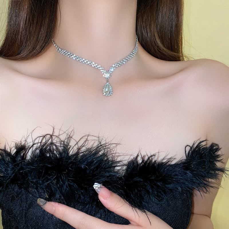 結婚式 アクセサリー 上品な雫型 ストーン ネックレス
