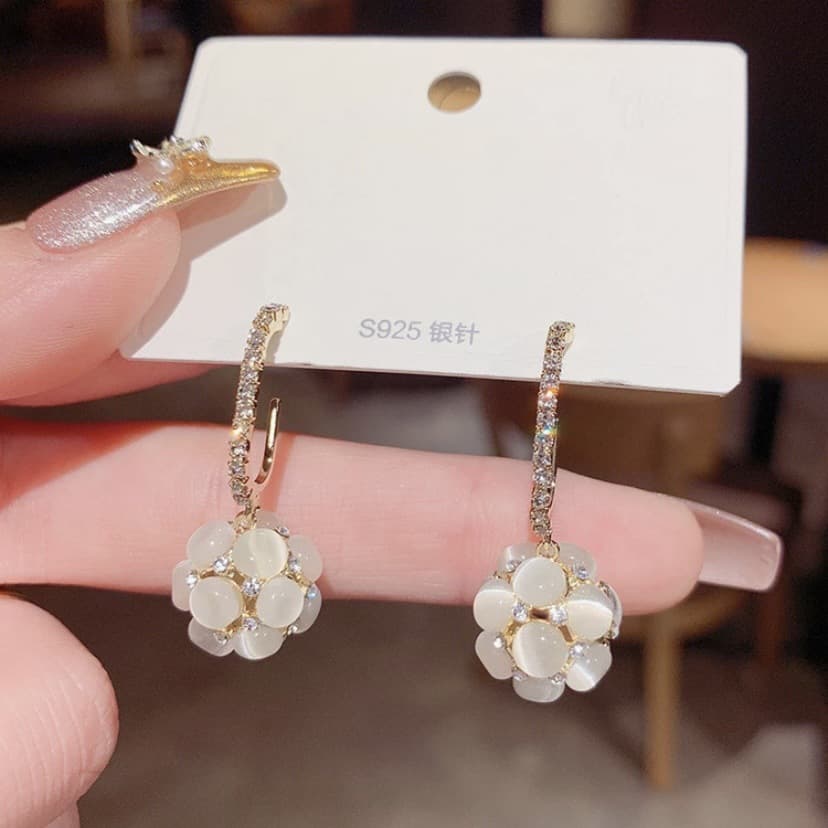 結婚式 アクセサリー 揺れる小花のきらめきピアス