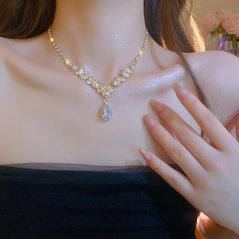 結婚式 アクセサリー 優美な雫モチーフ ウェディングネックレス