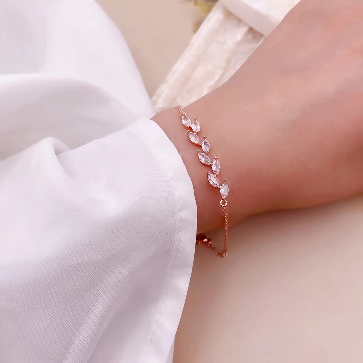 結婚式 アクセサリー 優美な葉飾りブレスレット