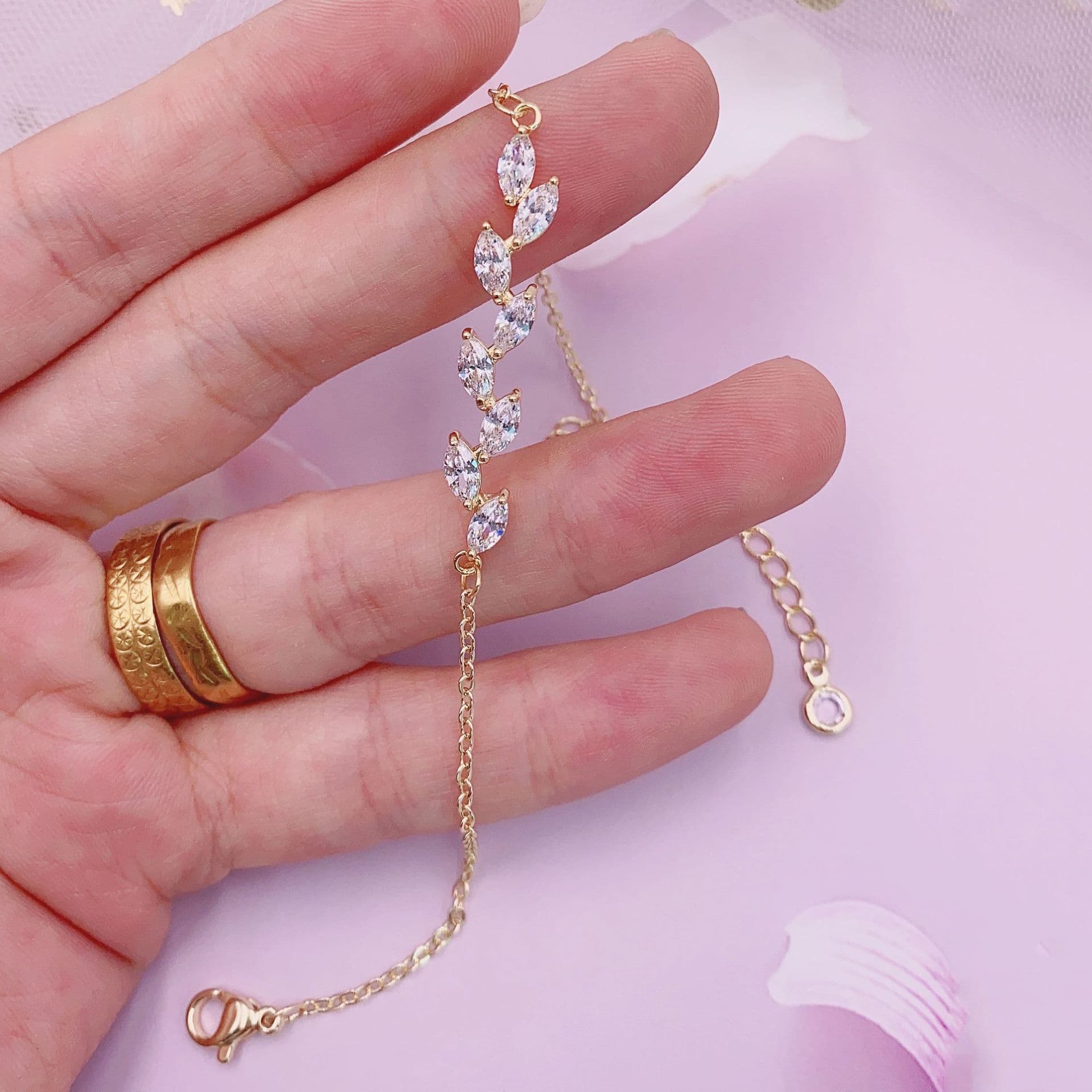 結婚式 アクセサリー 優美な葉飾りブレスレット