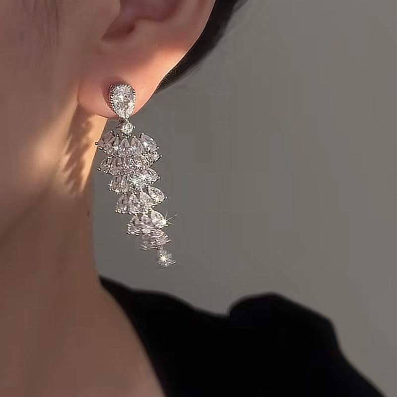 結婚式 アクセサリー 優美な結晶ピアス