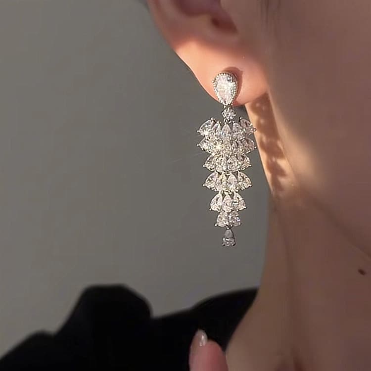 結婚式 アクセサリー 優美な結晶ピアス