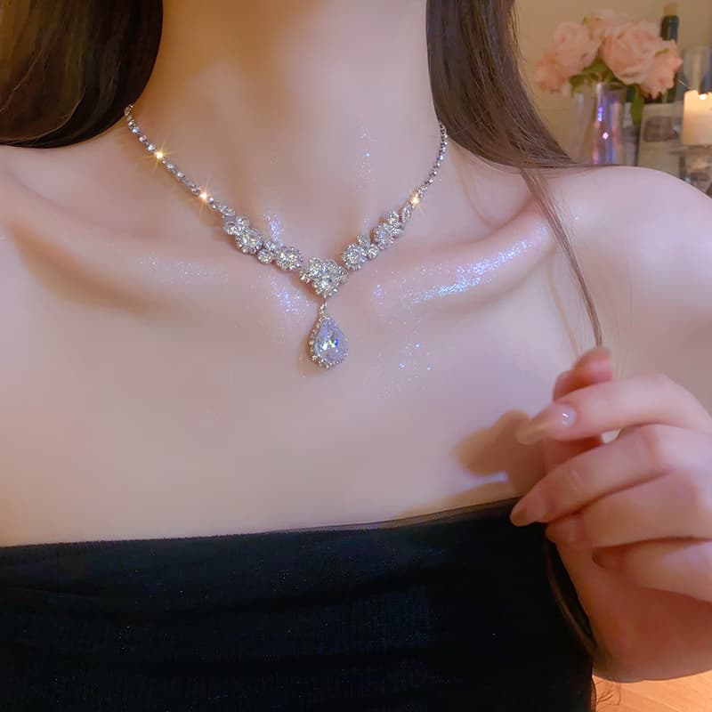 結婚式 アクセサリー 優美な雫モチーフ ウェディングネックレス