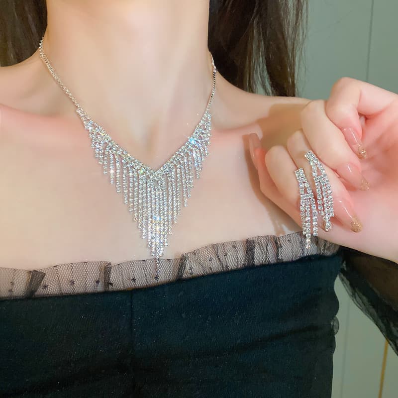 結婚式 アクセサリー 上品な雫型 ストーン ネックレス