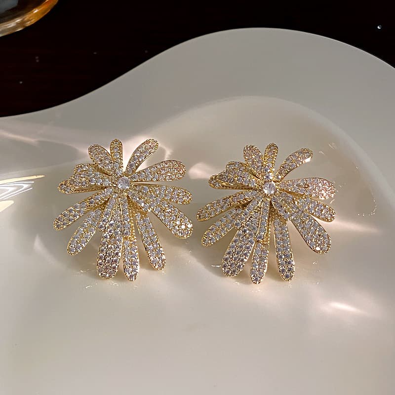 結婚式 アクセサリー キラめき花びらのウェディングピアス