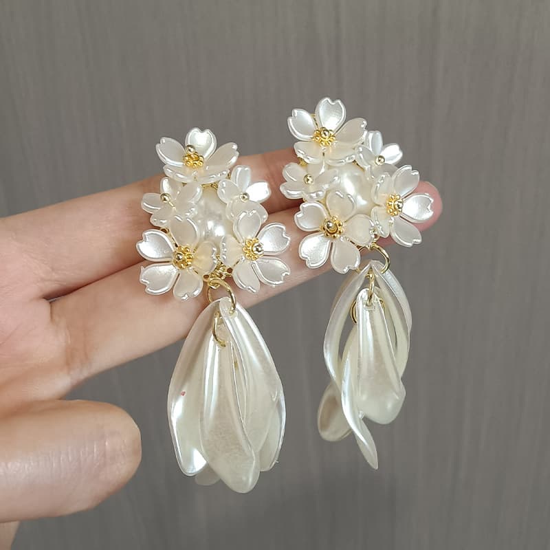 結婚式 アクセサリー 桜花びら揺れる フラワーブーケピアス
