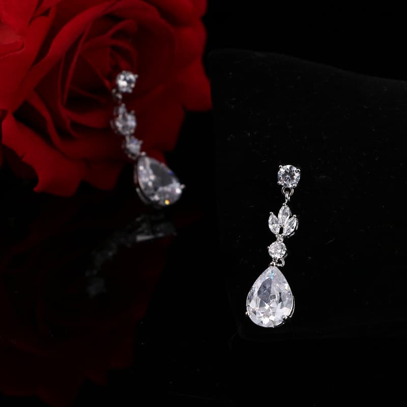 結婚式 アクセサリー 優美な蝶花ネックレス&イヤリングセット