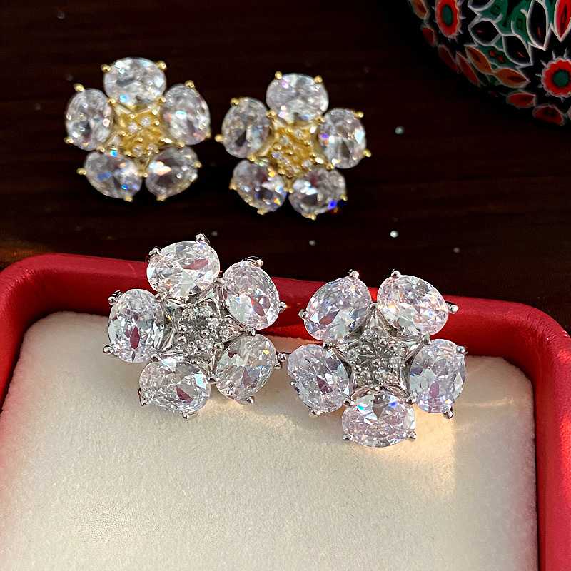 結婚式 アクセサリー 上品な花びらきらめきピアス
