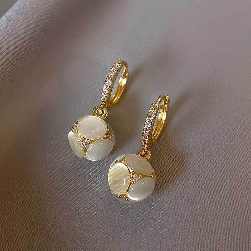 結婚式 アクセサリー 上品な輝きの真珠玉飾りピアス