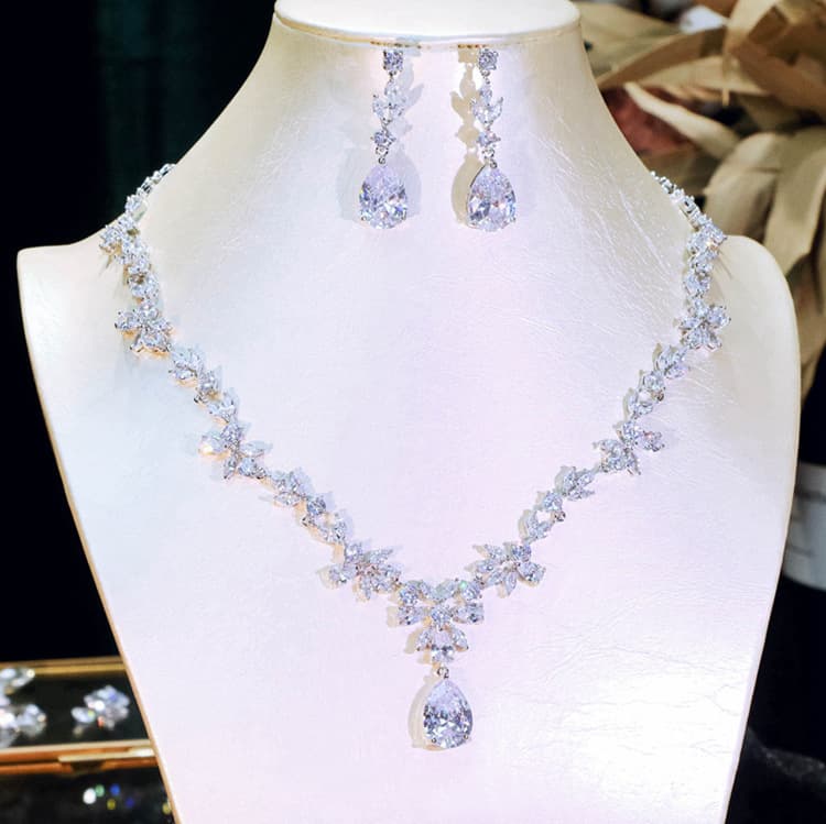 結婚式 アクセサリー 優美な蝶花ネックレス&イヤリングセット