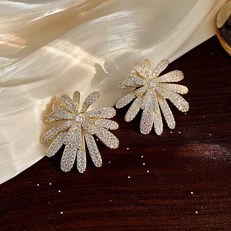 結婚式 アクセサリー キラめき花びらのウェディングピアス