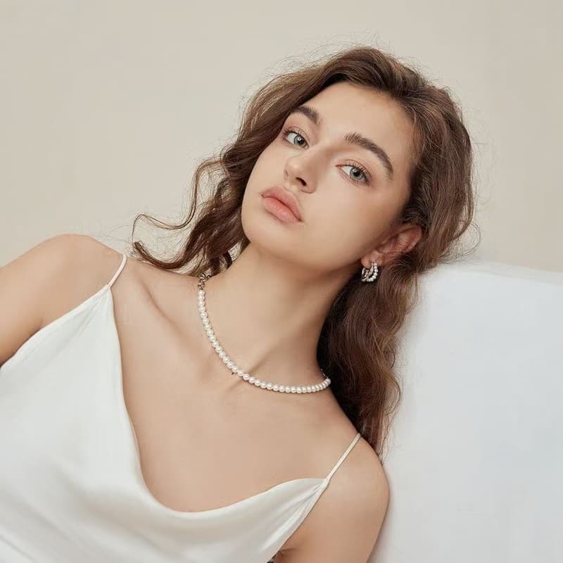 結婚式 アクセサリー 優美な真珠とラインストーンの二連フープピアス