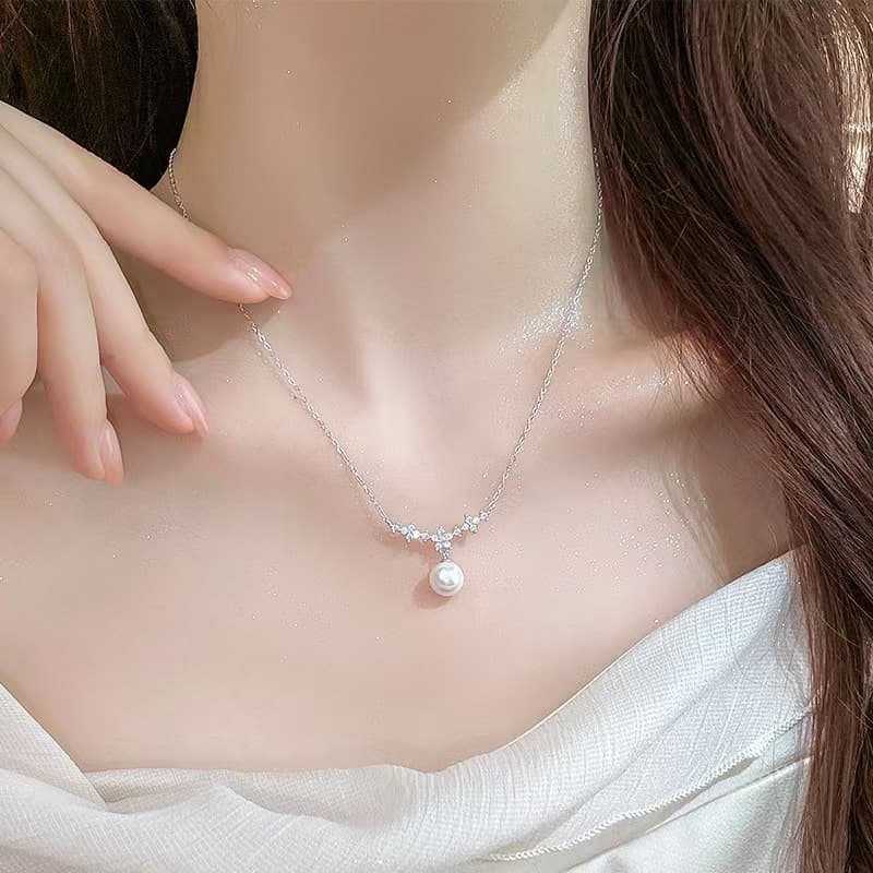 結婚式 アクセサリー 上品な真珠とフラワーモチーフのネックレス