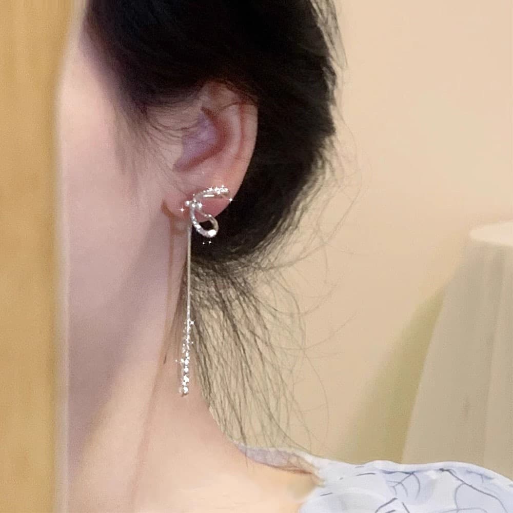 結婚式 アクセサリー 優美な月光ドロップピアス