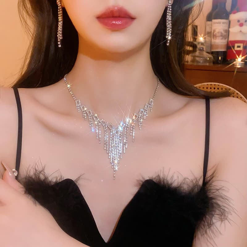 結婚式 アクセサリー きらめく雫のレイヤードネックレス