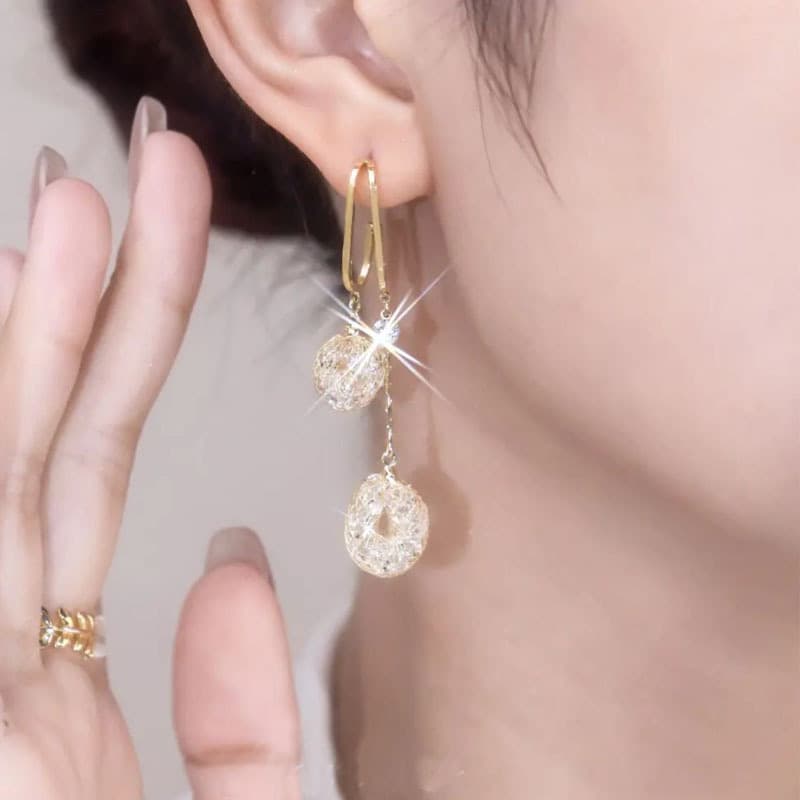 結婚式 アクセサリー 透かし模様の二連球ゆれピアス