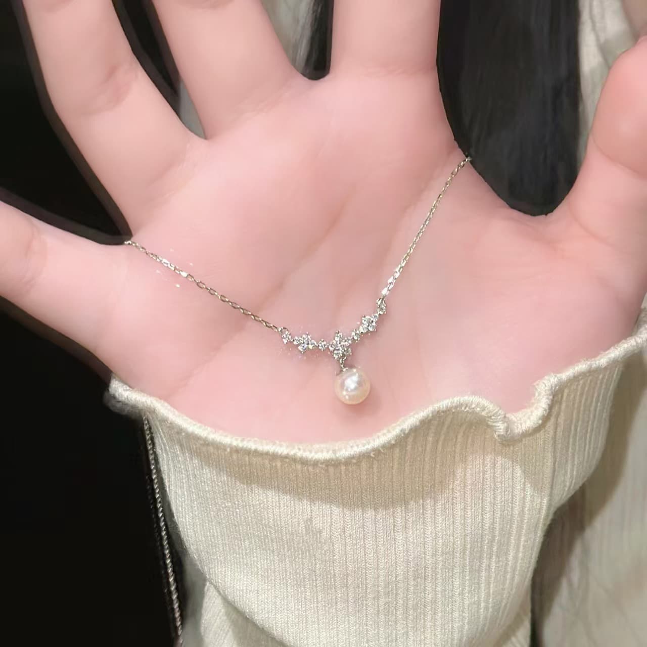 結婚式 アクセサリー 上品な真珠とフラワーモチーフのネックレス