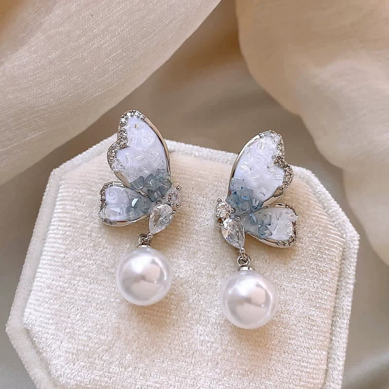 結婚式 アクセサリー 優美な蝶とパール ウェディングピアス
