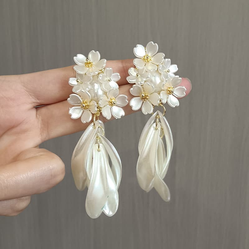 結婚式 アクセサリー 桜花びら揺れる フラワーブーケピアス