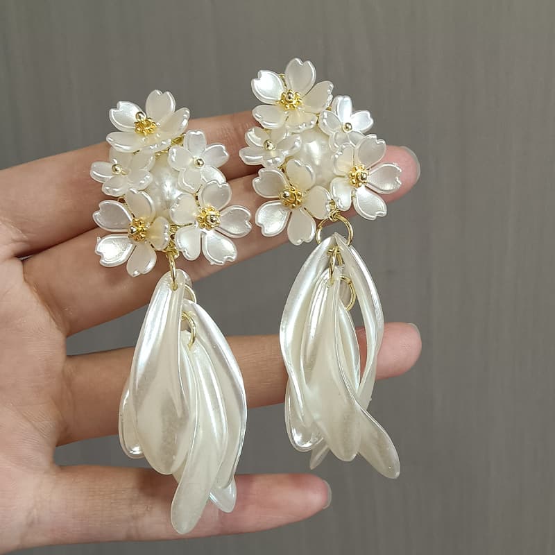 結婚式 アクセサリー 桜花びら揺れる フラワーブーケピアス
