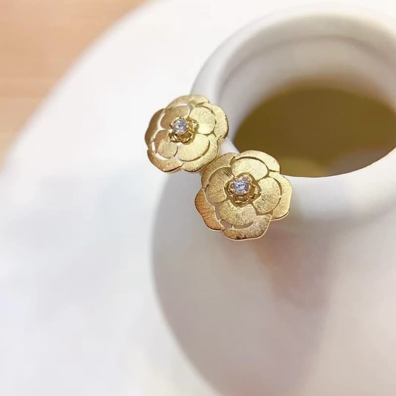 結婚式 アクセサリー 華やぎ咲花 上品ピアス
