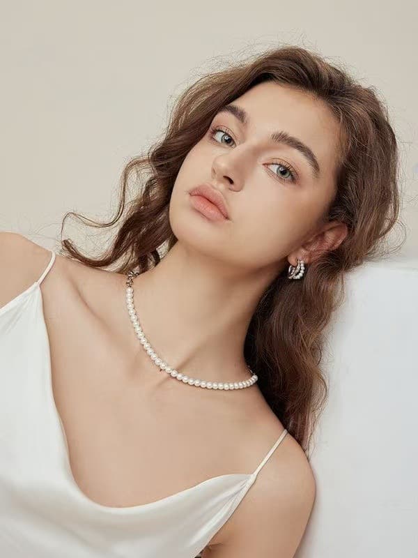 結婚式 アクセサリー 優美な真珠とラインストーンの二連フープピアス
