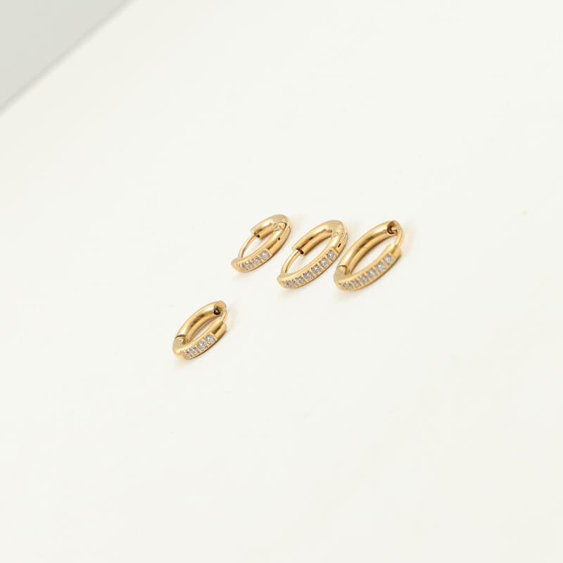 結婚式 アクセサリー 上品なフープスタイル キュービックピアス