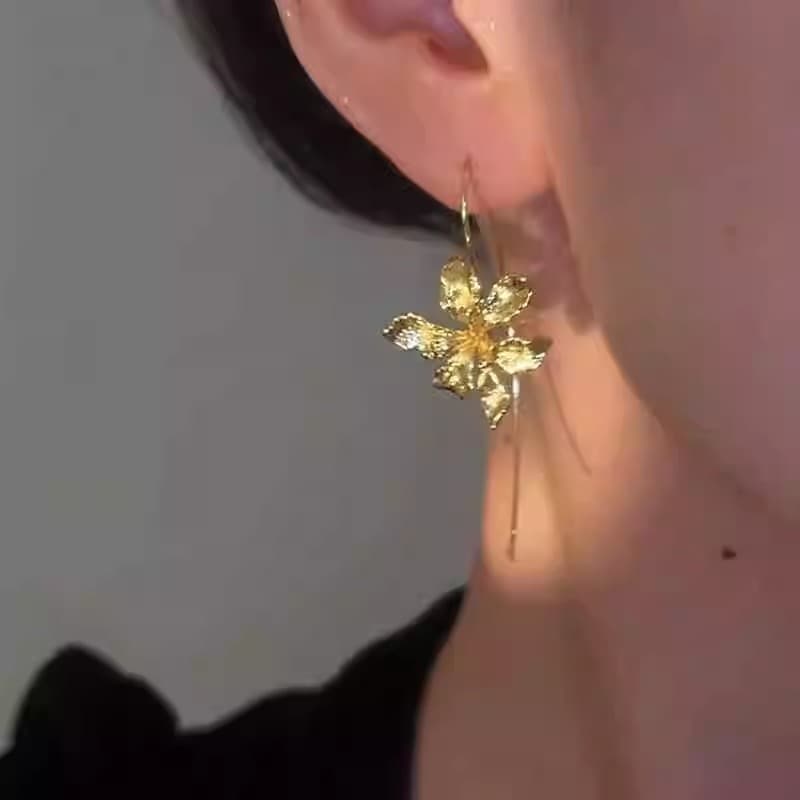 結婚式 アクセサリー 透明感あふれる花びらのドロップピアス