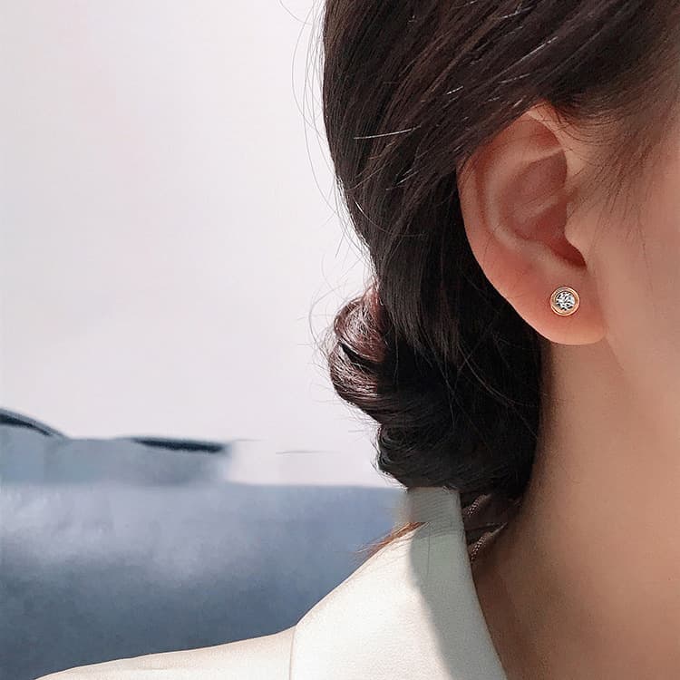 結婚式 アクセサリー 凛と輝く一粒ピアス