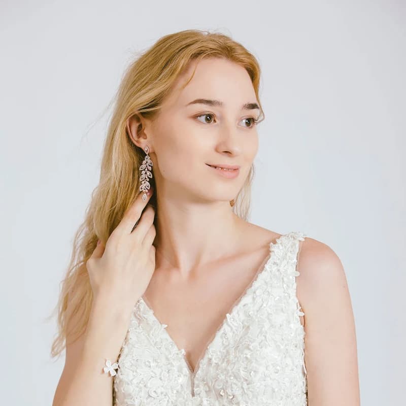 結婚式 アクセサリー 葉かげ煌めき ウェディングピアス
