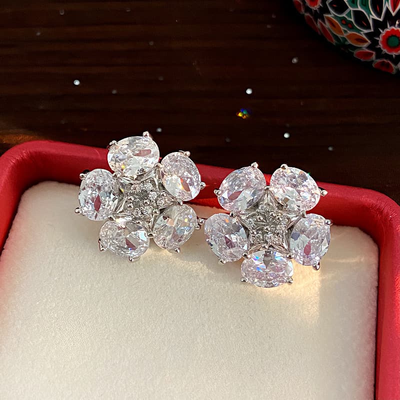 結婚式 アクセサリー 上品な花びらきらめきピアス