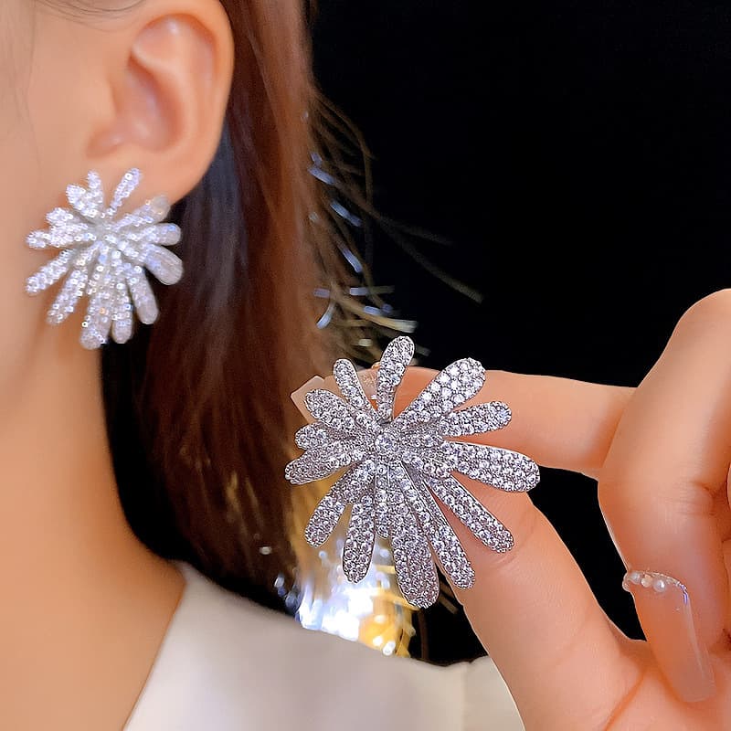 結婚式 アクセサリー キラめき花びらのウェディングピアス