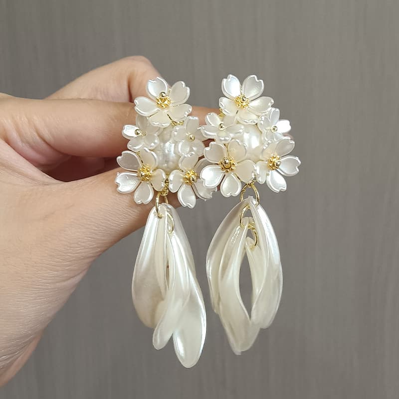 結婚式 アクセサリー 桜花びら揺れる フラワーブーケピアス