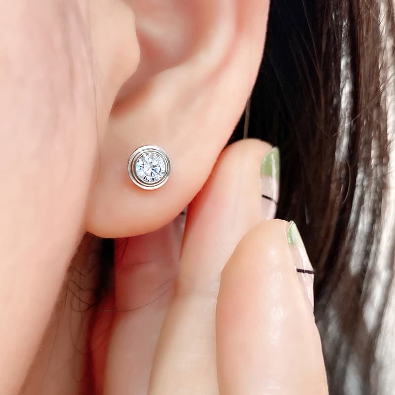 結婚式 アクセサリー 凛と輝く一粒ピアス